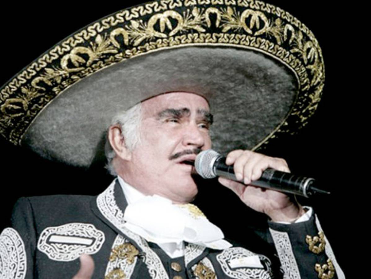 Vicente Fernández demanda a promotora de concierto
