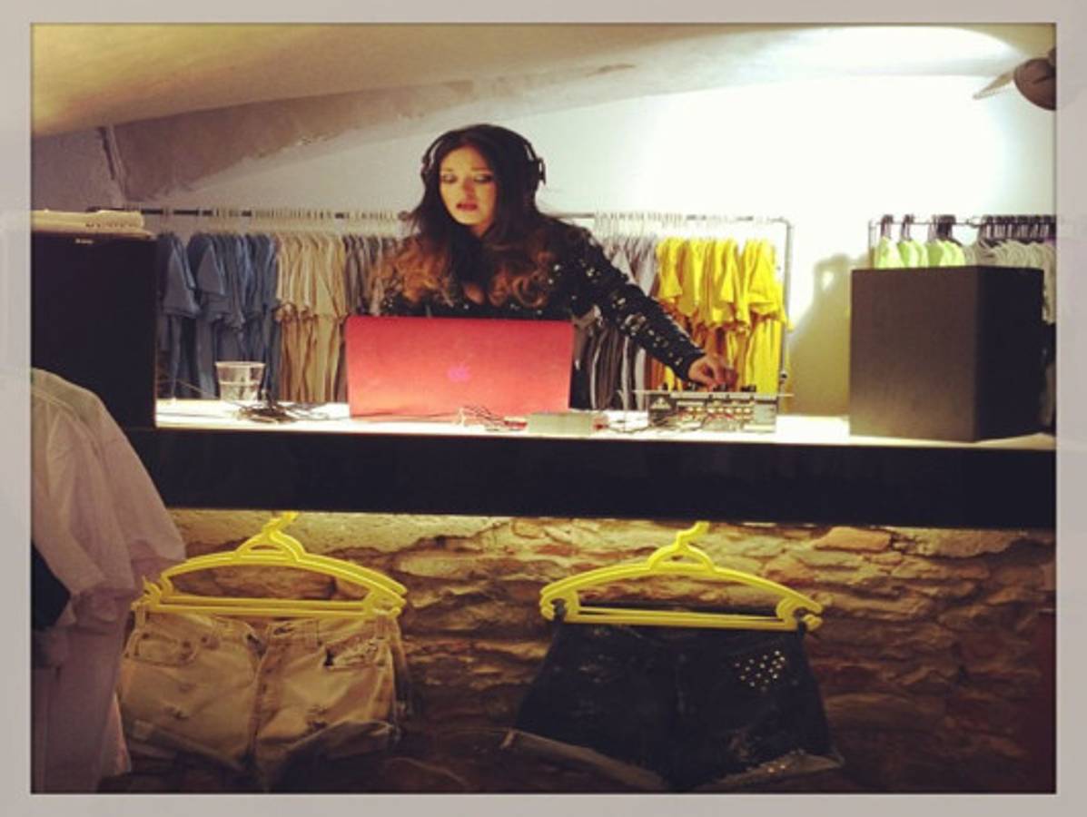 Alexa Henry, rostro que inspira a fotógrafos italianos