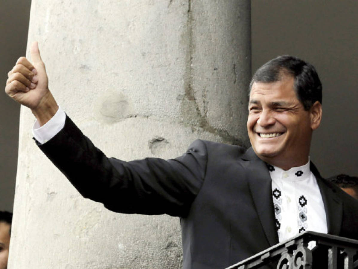 Rafael Correa asume mandato
