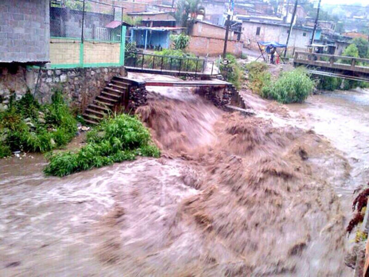 Una menor ahogada y desastres por tormenta en capital de Honduras