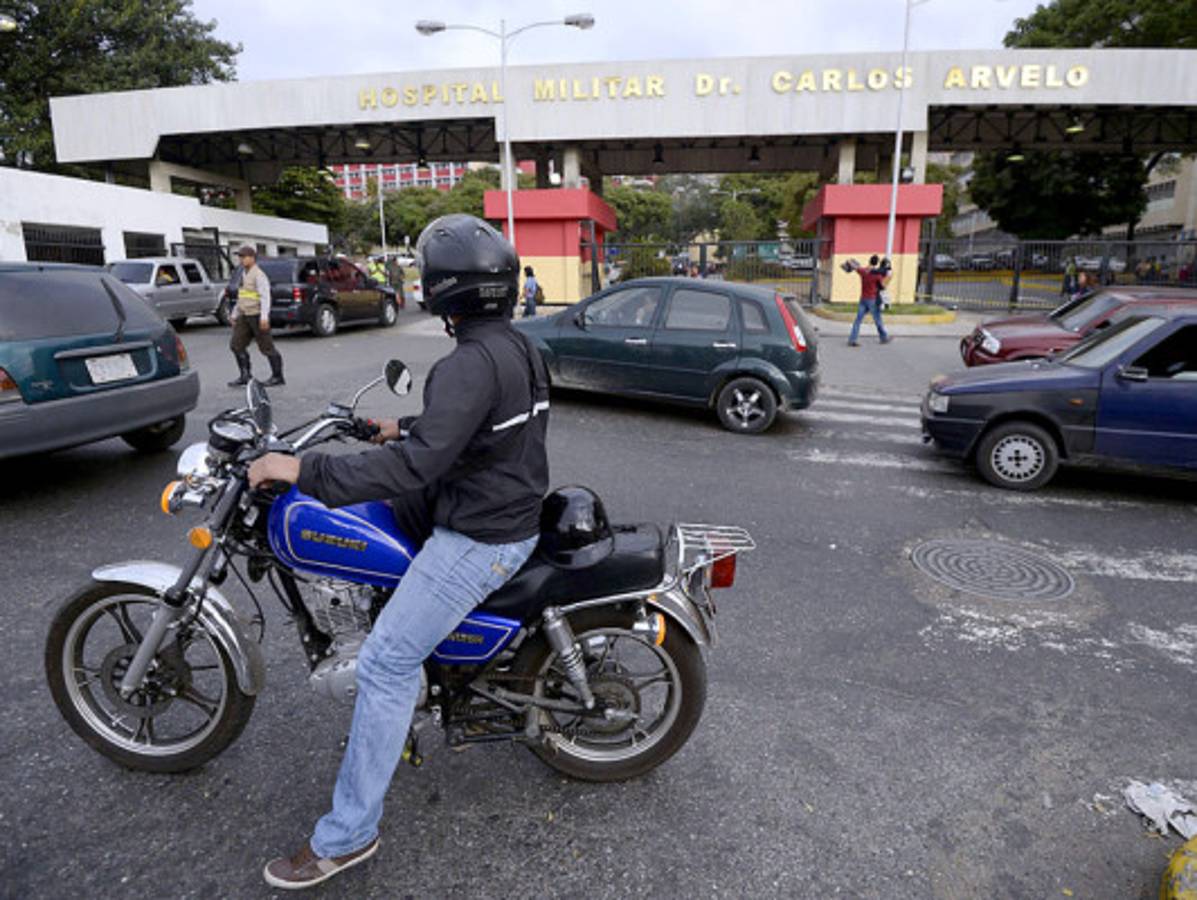 Hugo Chávez regresa sorpresivamente a Venezuela