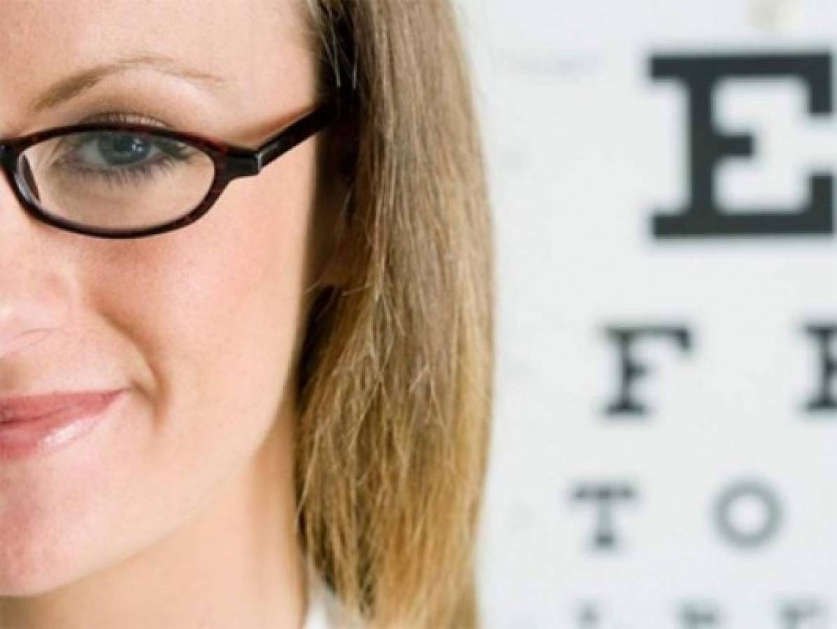 El uso de lentes con poco o demasiado aumento puede lastimar los ojos. Así mismo, no se debe usar gotas o remedios abiertos de más de un mes o recetados para otras personas.