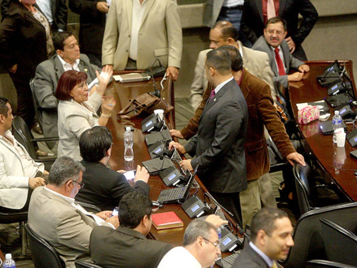 Pleito y escándalo en la elección del fiscal