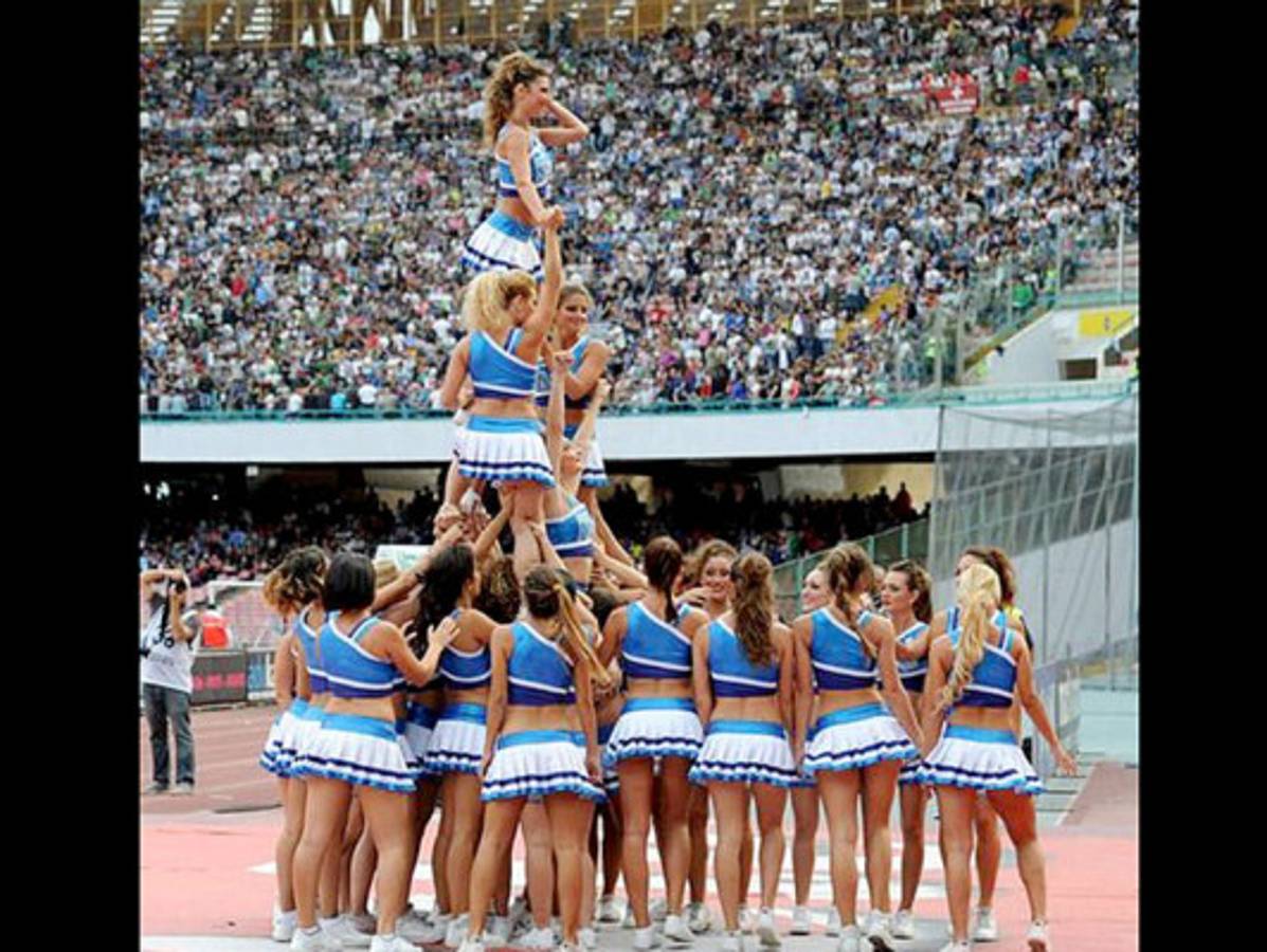 VIDEO: Las bellas porristas del Nápoles