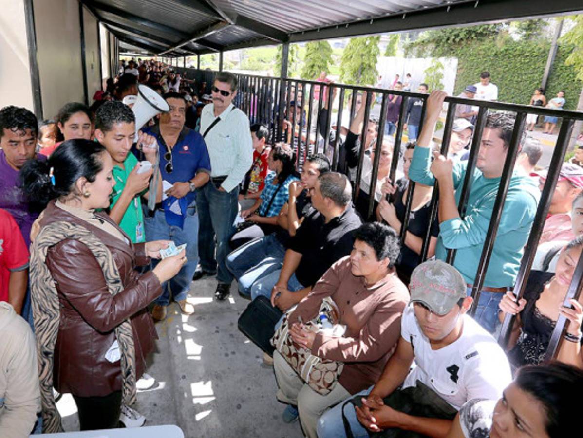 Abarrotado edificio del RNP en Tegucigalpa