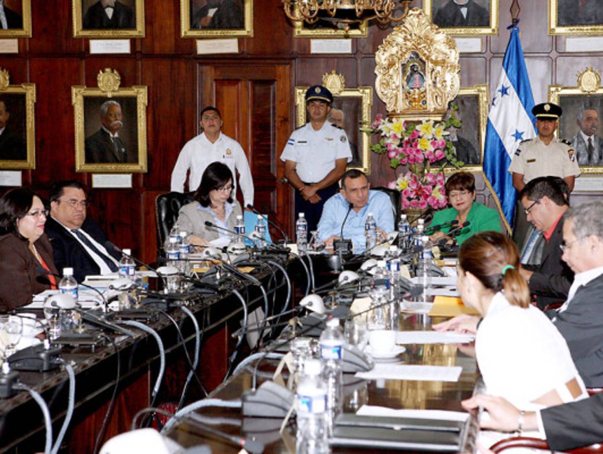 Lobo denuncia 'concentraciones perversas'