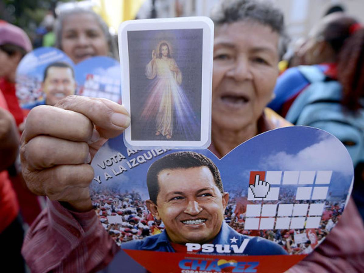 Hugo Chávez regresa sorpresivamente a Venezuela