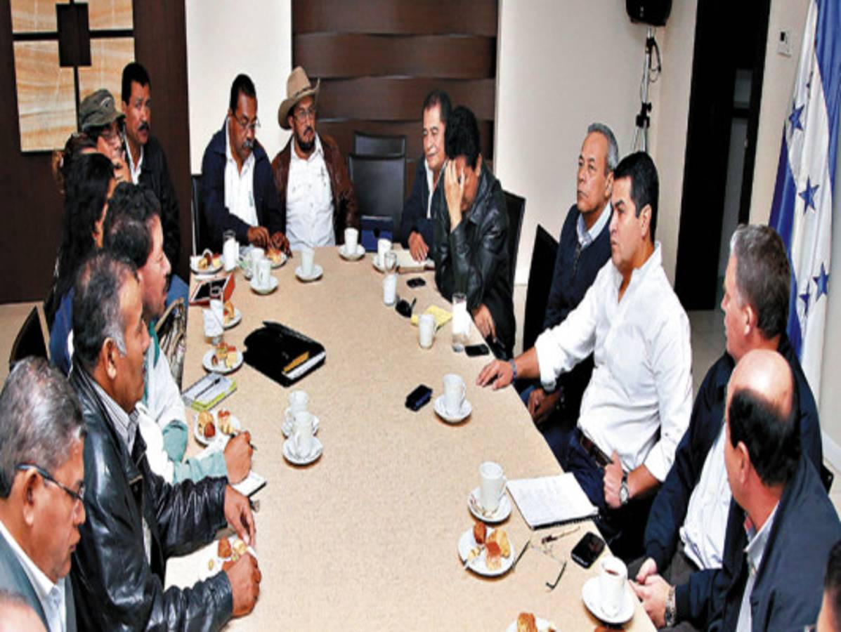 Primer encuentro de JOH con sectores sociales