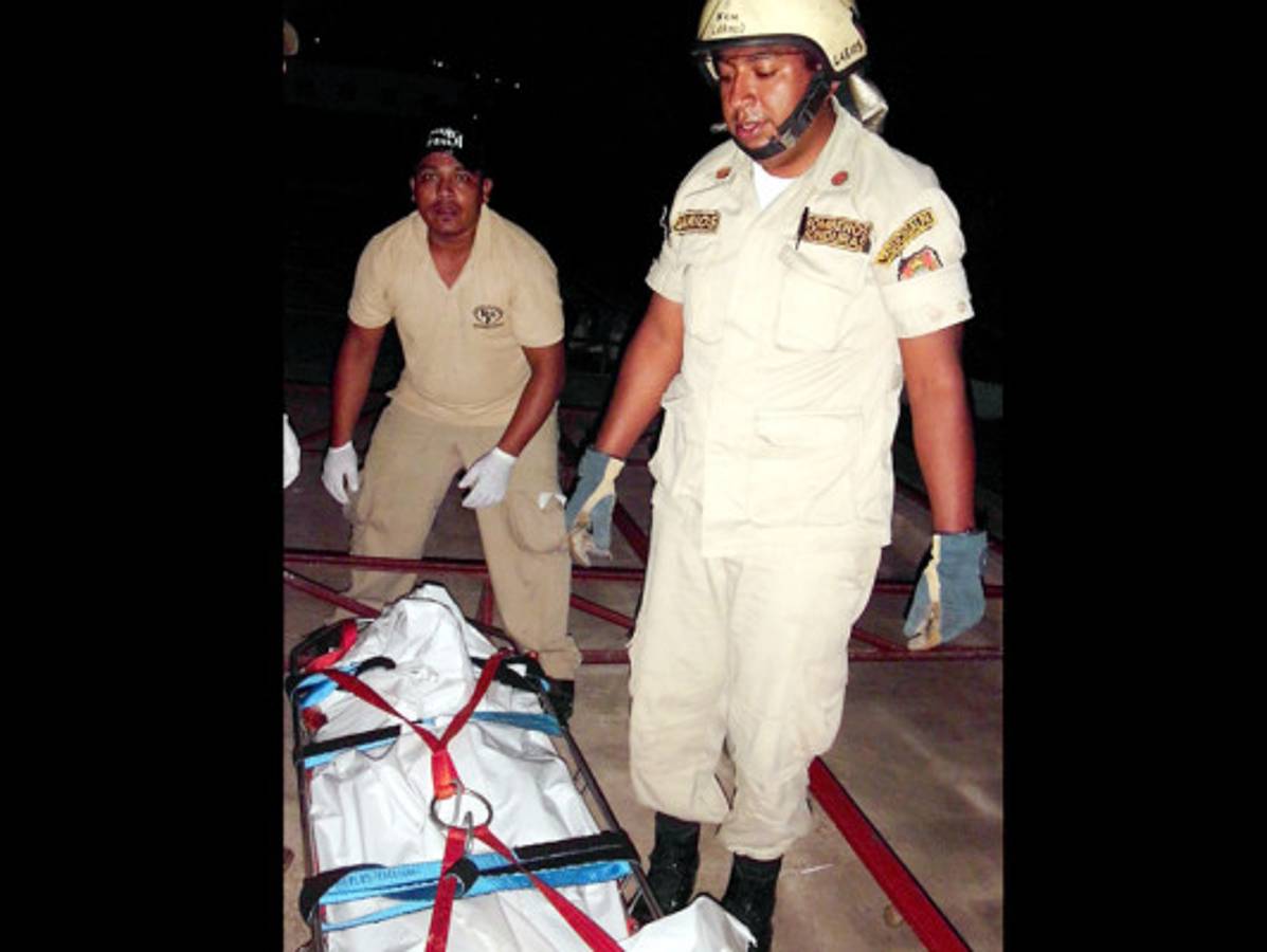 Obrero murió electrocutado, no por impacto de rayo