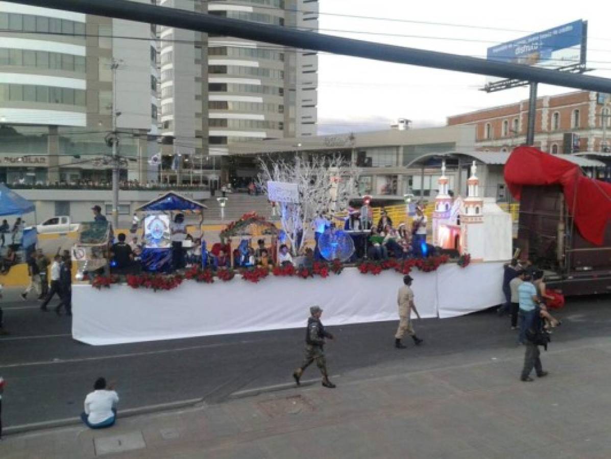 Honduras: Colorido desfile de carrozas