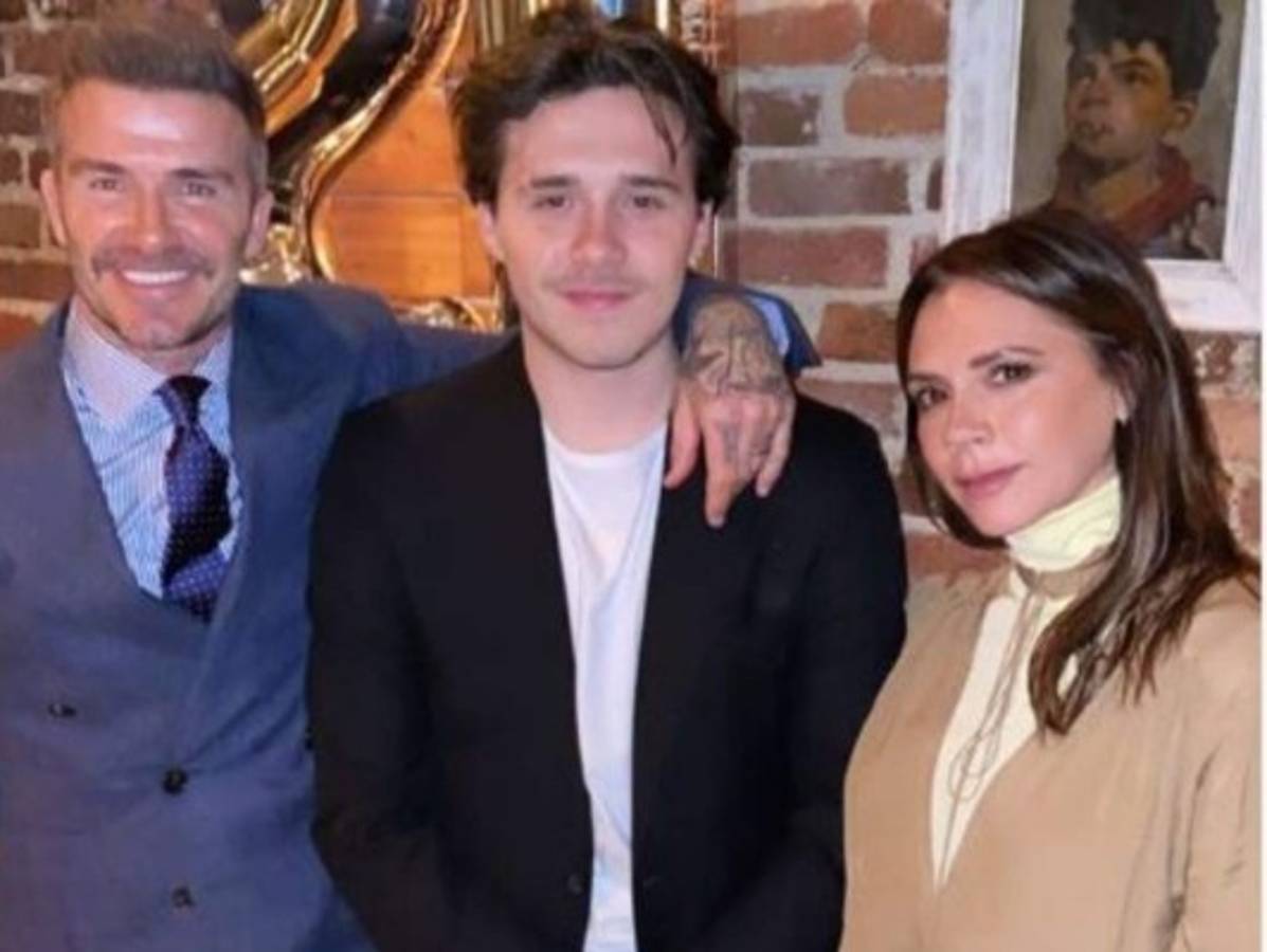 Victoria y David Beckham envían emotivos mensajes a su hijo tras anuncio de compromiso