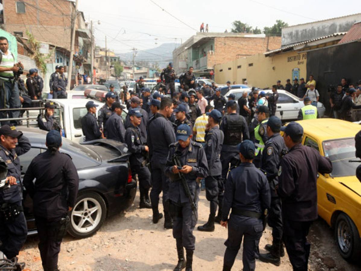 Más de 100 agentes de Policía a audiencia de descargo por huelga