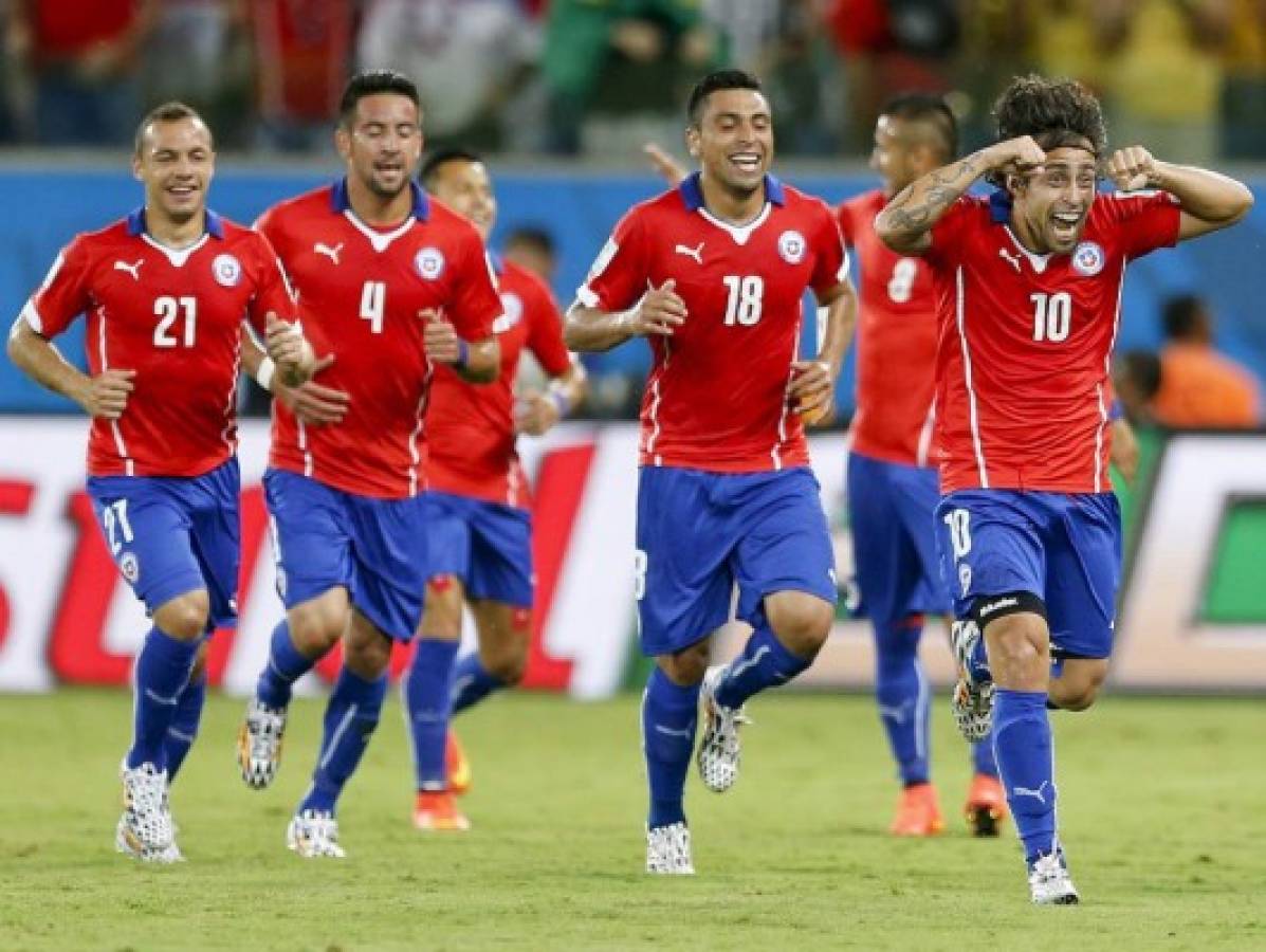 Chile vence 3-1 a Australia y le mete presión a España 