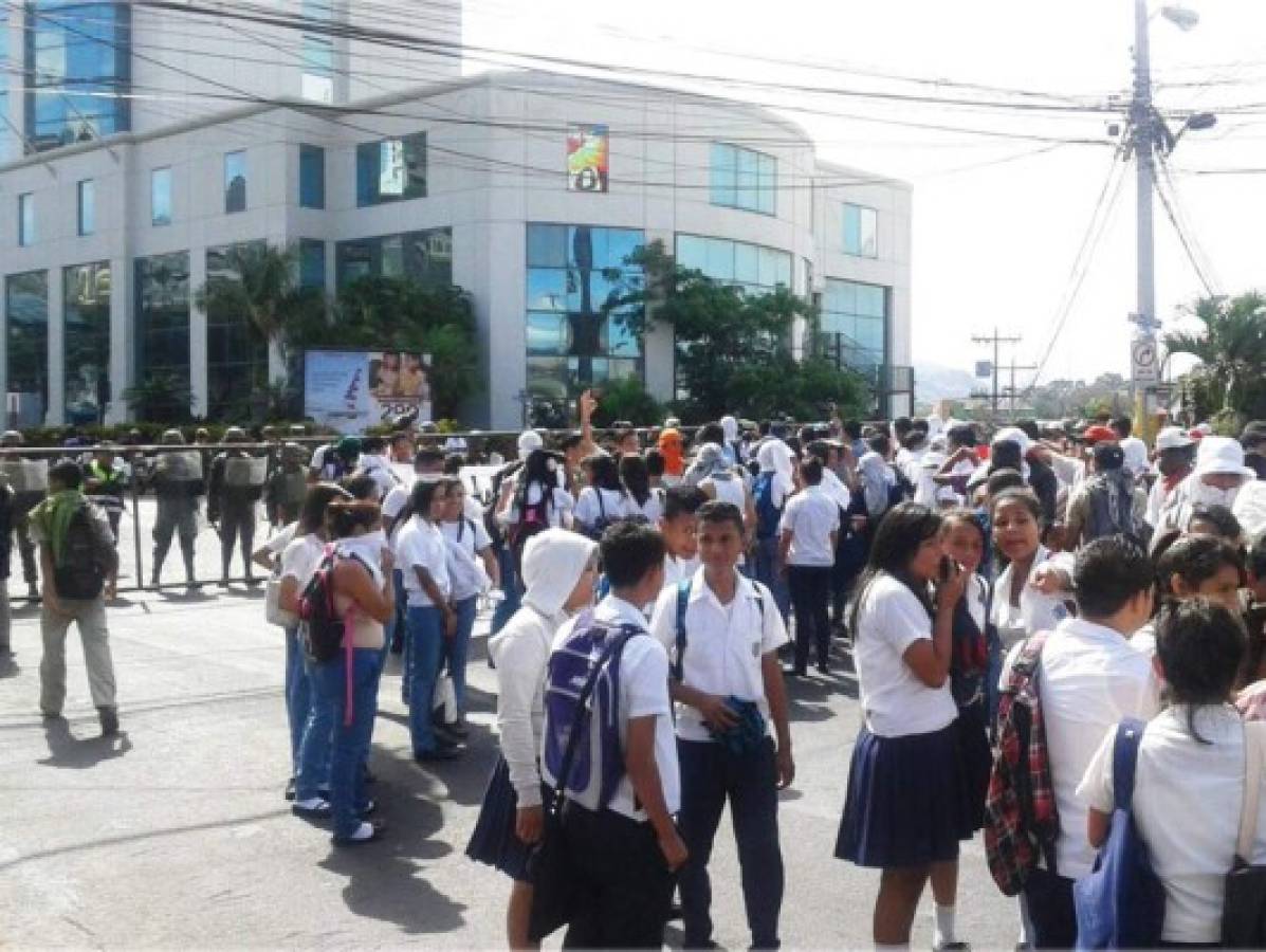 Honduras: Nueva protesta por cambio de horario