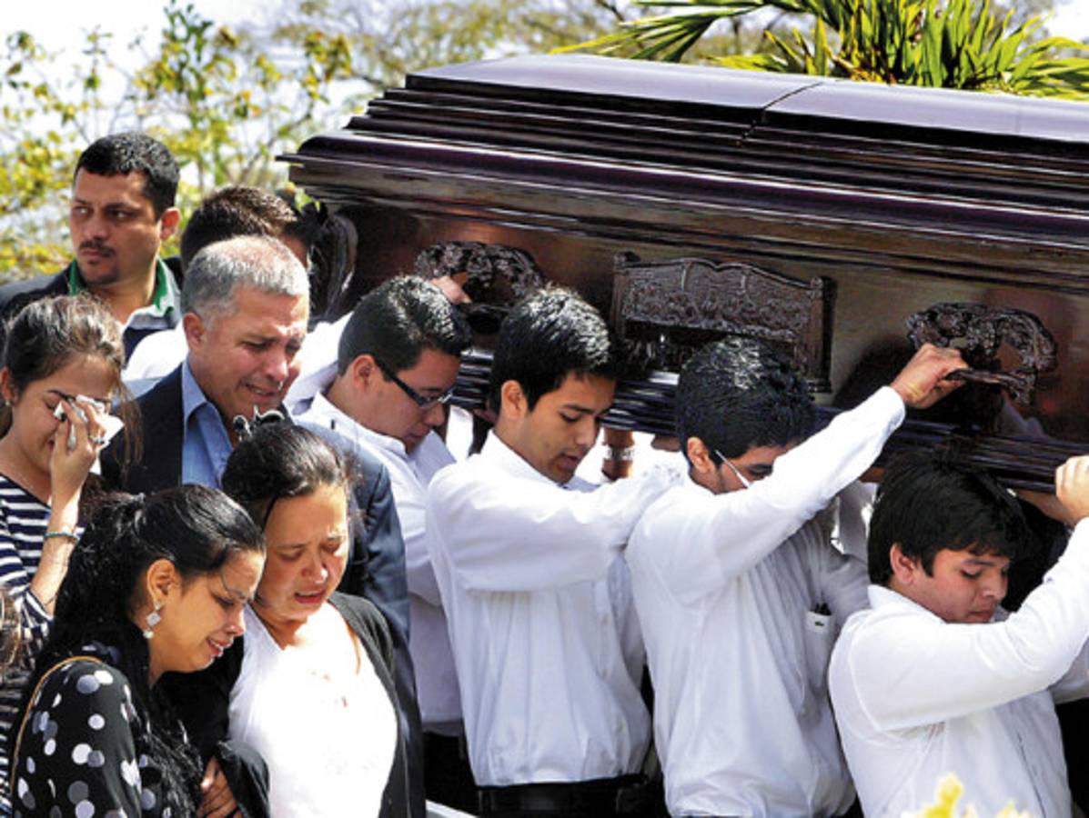 Sepultan a hijo del exdirector de la Policía Ricardo Ramírez del Cid