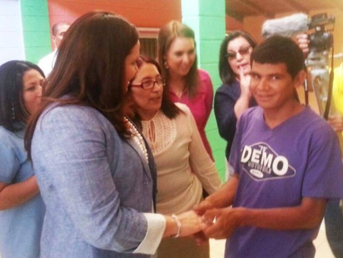 Primera Dama de Honduras visita a niños de Prepace en El Hatillo
