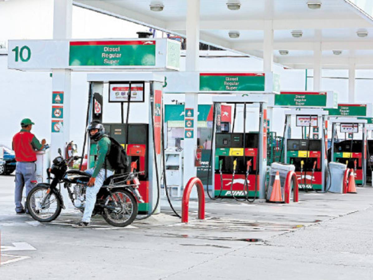 Gasolinas bajarán L 1.21 por galón