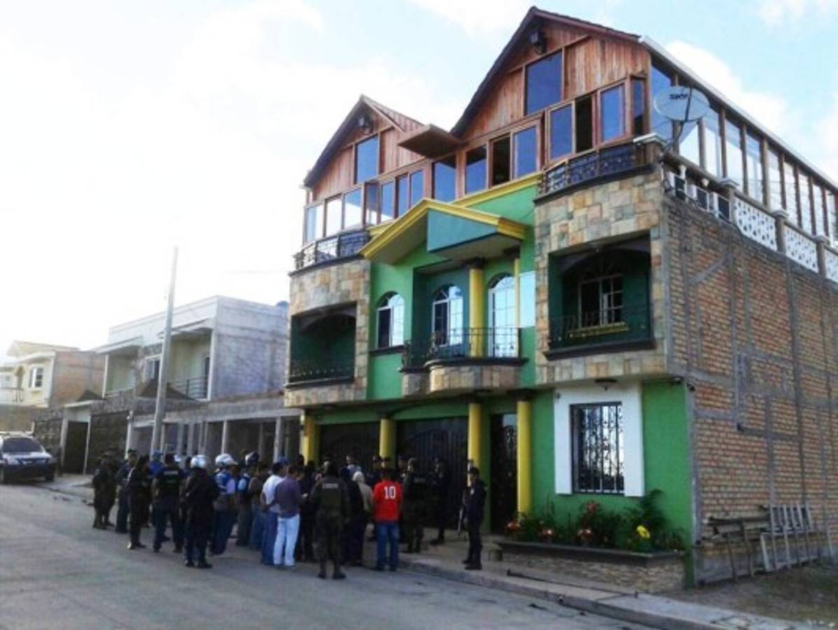 Honduras: Millonario decomiso de pólvora a dueño de carro que explotó