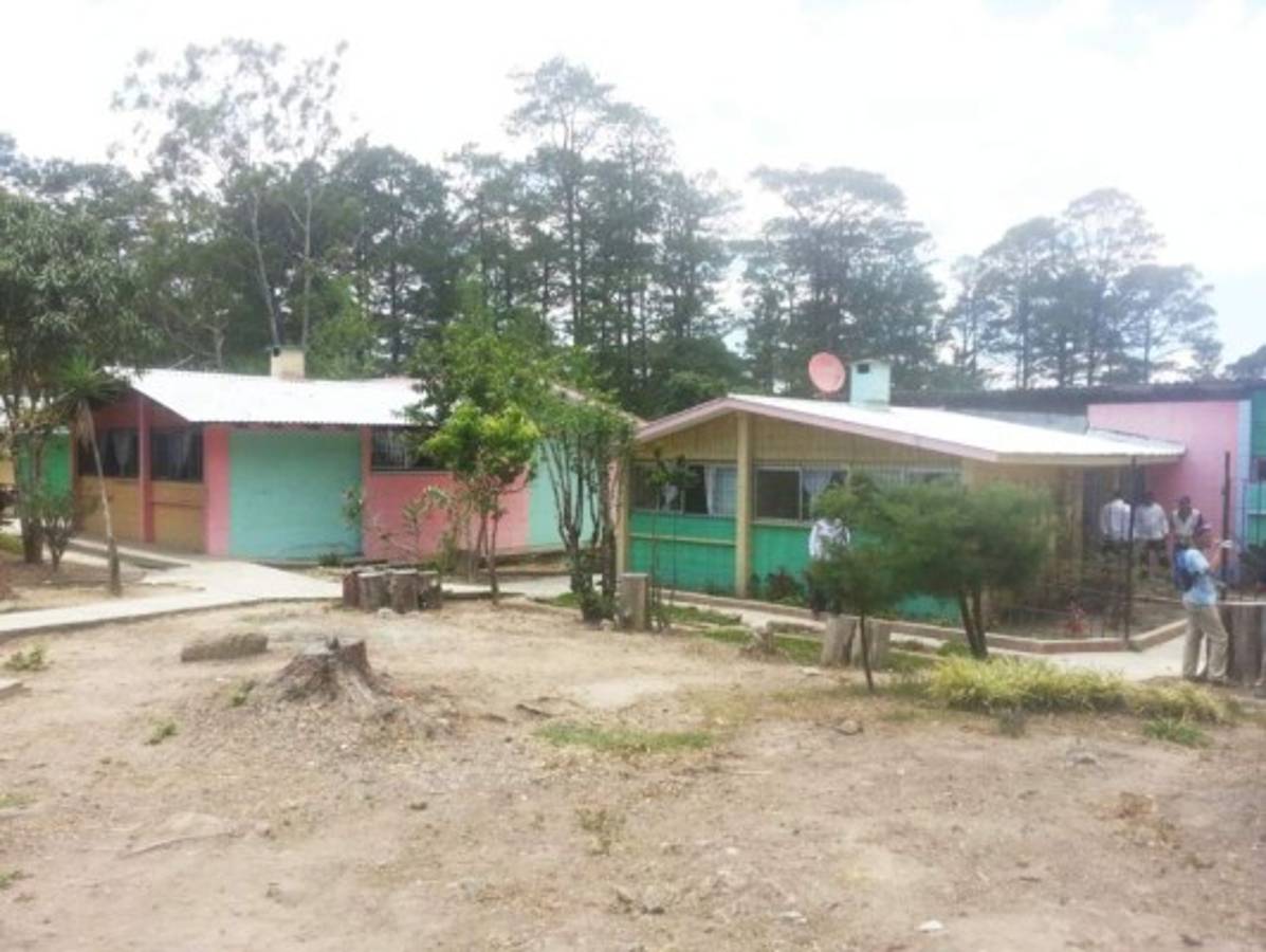 Primera Dama de Honduras visita a niños de Prepace en El Hatillo