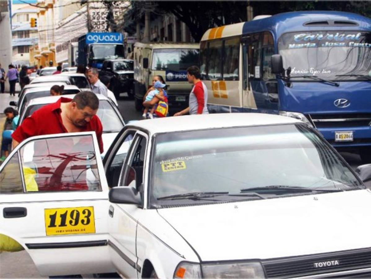 Taxistas anuncian rebaja de un lempira