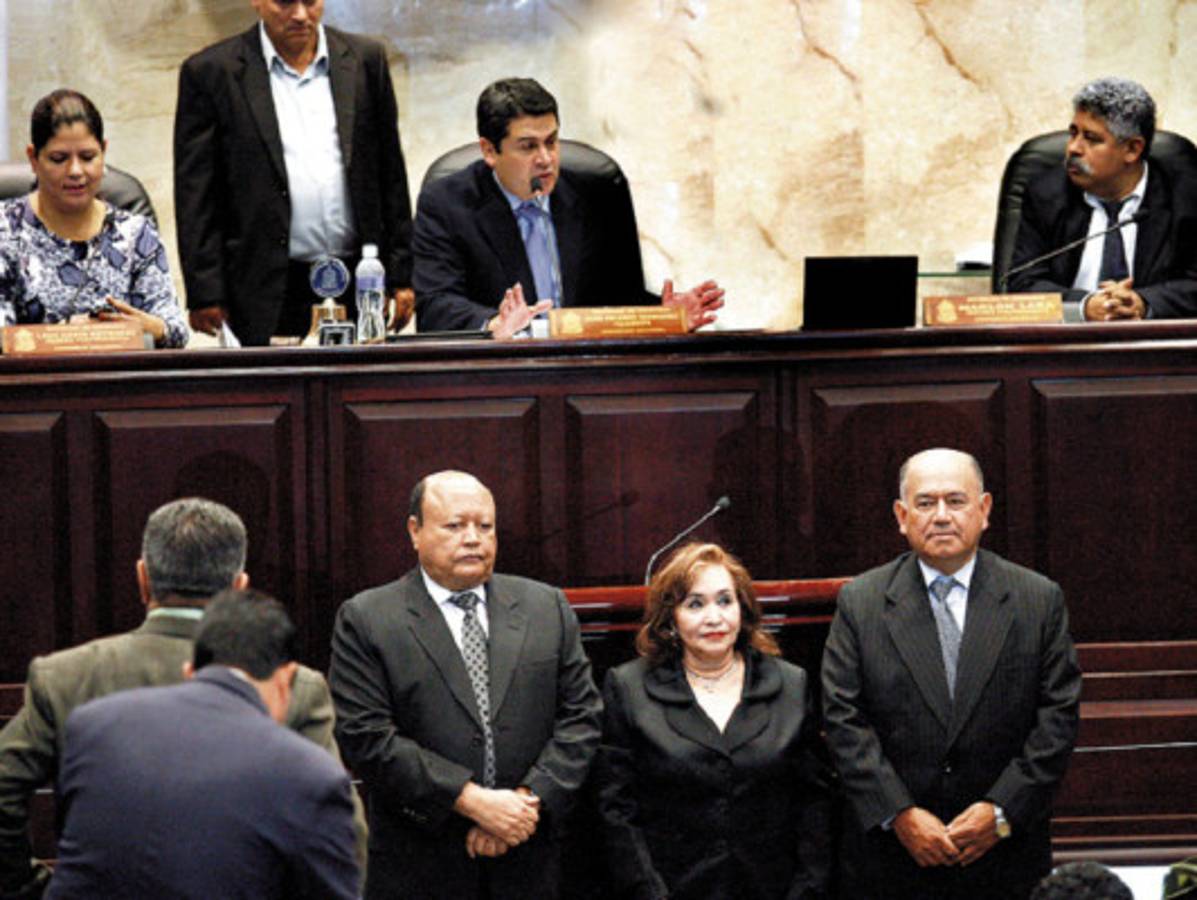 Estamos ante inminente dictadura dirigida por presidente del Congreso