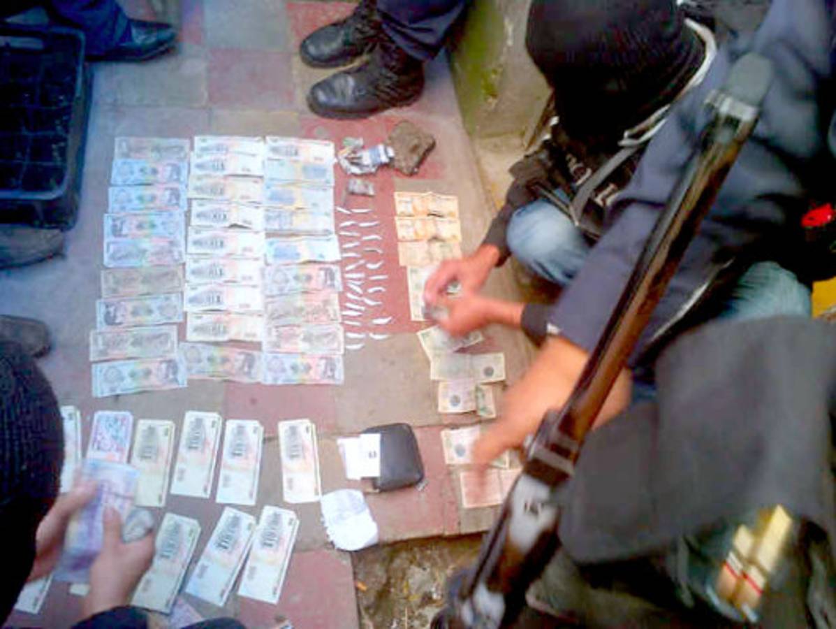 Hallan fotos de Miguel Pastor y Quique Ortez en centro de brujería