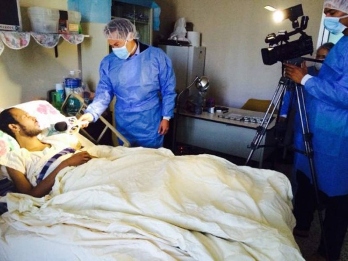 En la cirugía intervino un equipo multidisciplinario entre nefrólogos, cirujanos, anestesistas, urólogos, cirujanos vasculares y personal de enfermería (Foto: Alex Pérez)