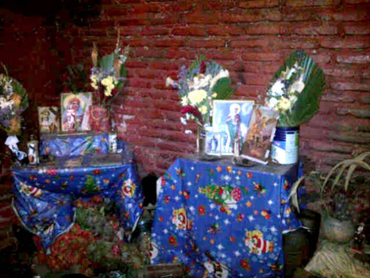 Hallan fotos de Miguel Pastor y Quique Ortez en centro de brujería