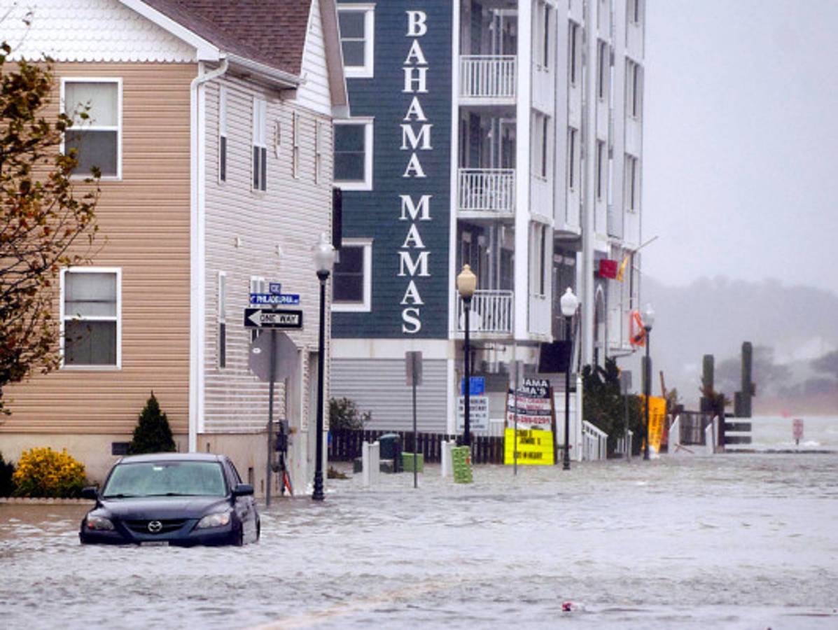 Unos 200 mil hondureños en alerta por trayectoria de huracán Sandy