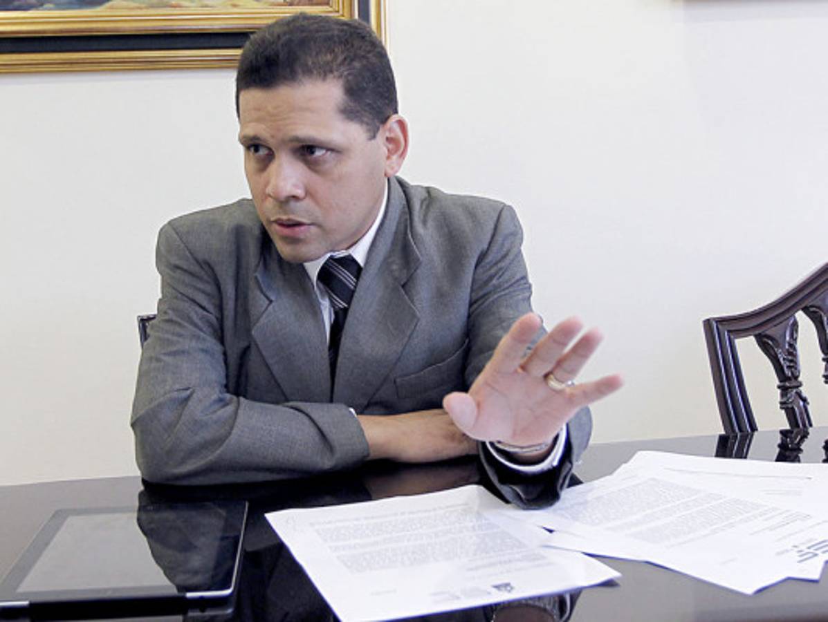 Renuncia abogado con la mayor calificación