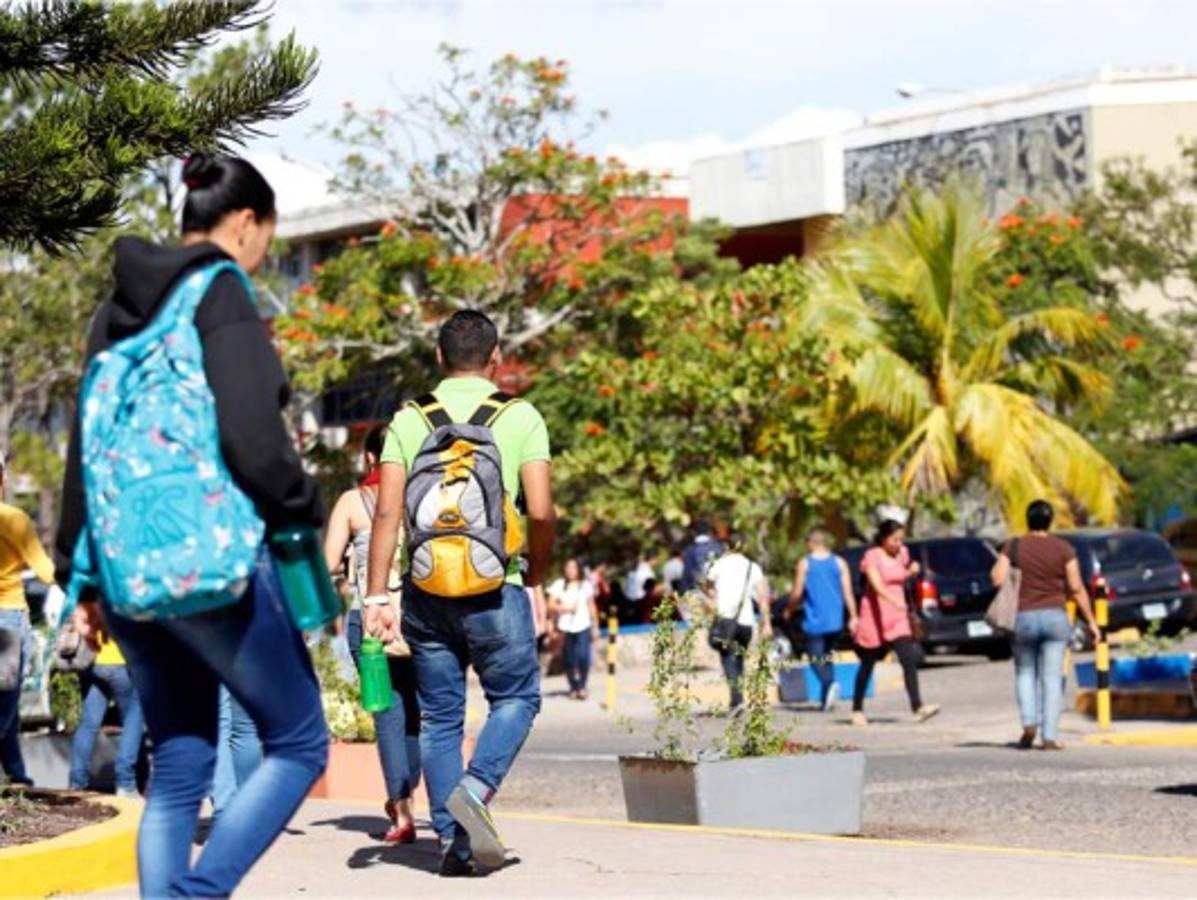 UNAH recibirá documentación hasta mañana