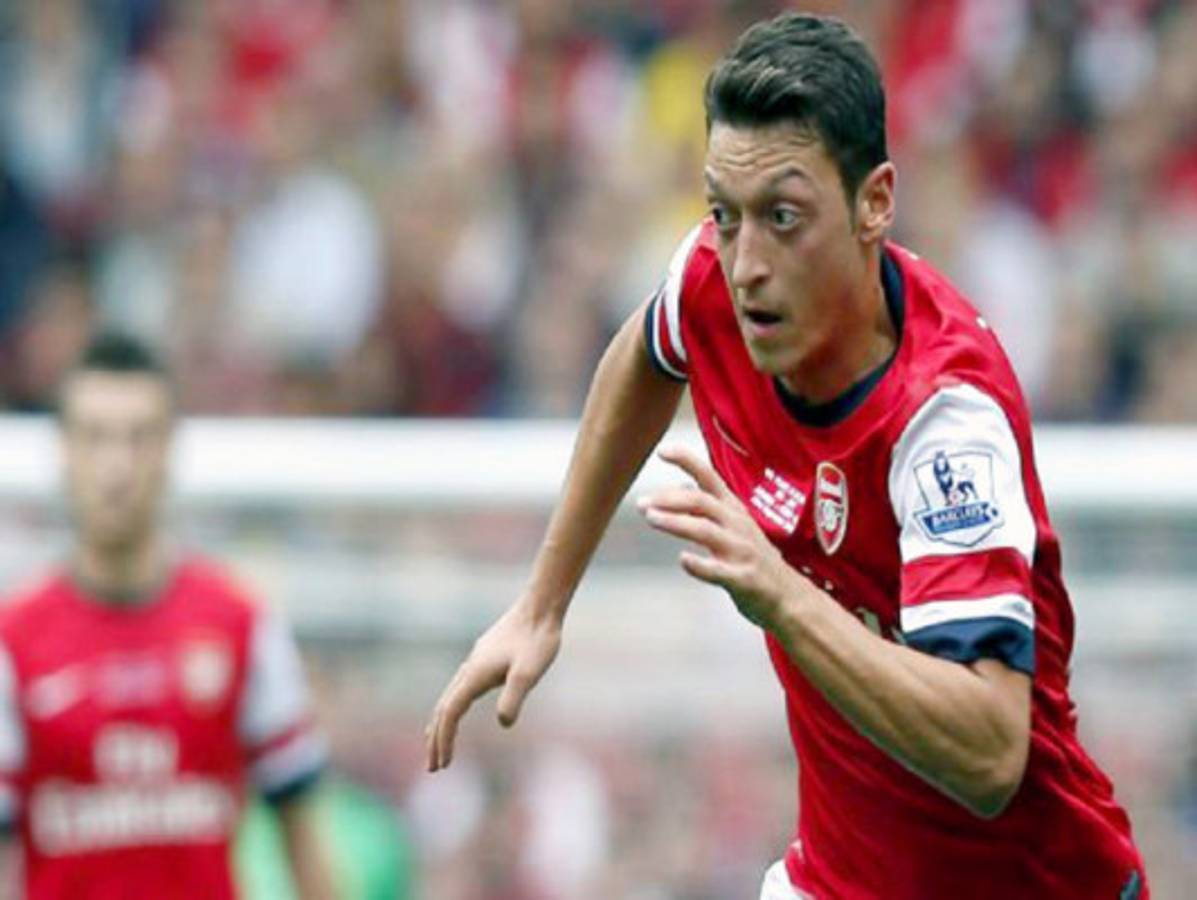 Arsenal lídera la Premier tras ganar 4-1 a Norwich