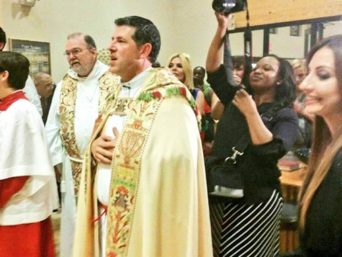 Padre Alberto Cutie celebra 20 años de sacerdocio con ascenso
