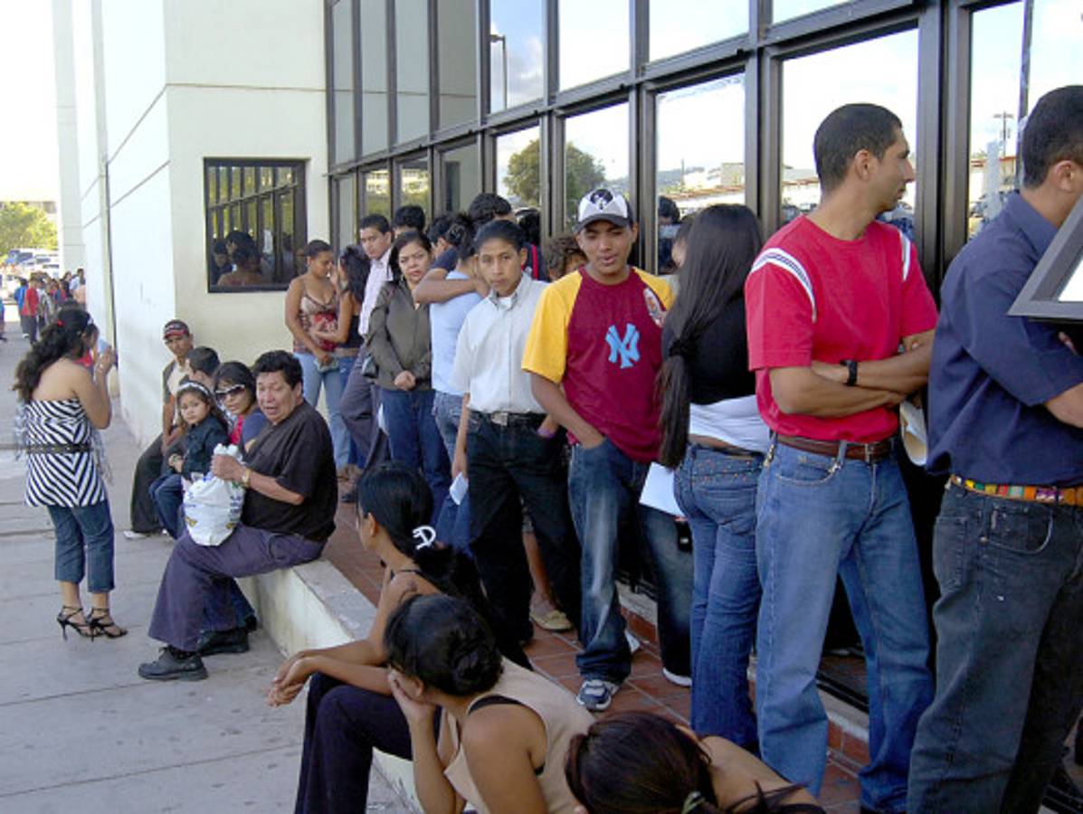Abarrotado edificio del RNP en Tegucigalpa