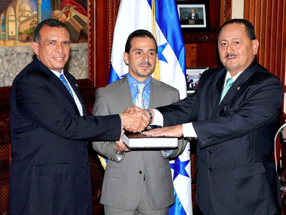 Lobo juramenta a nuevo titular de la DEI