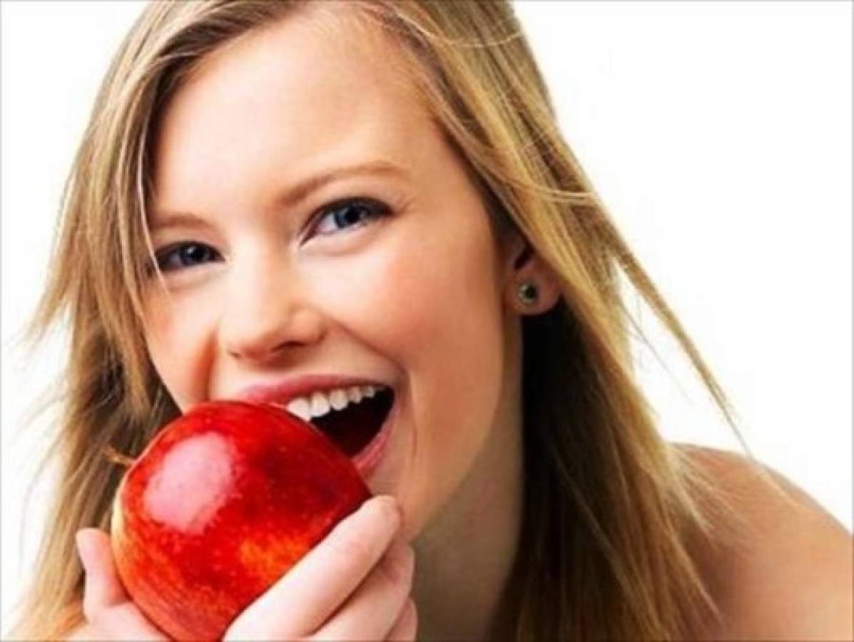 Beneficios de comer una manzana por la mañana
