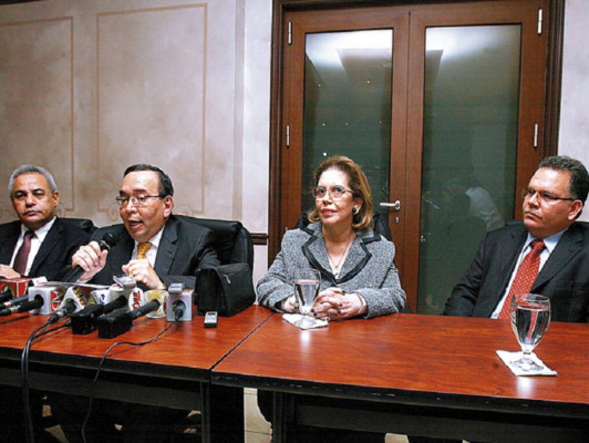 EE UU pide transparencia a los tres poderes