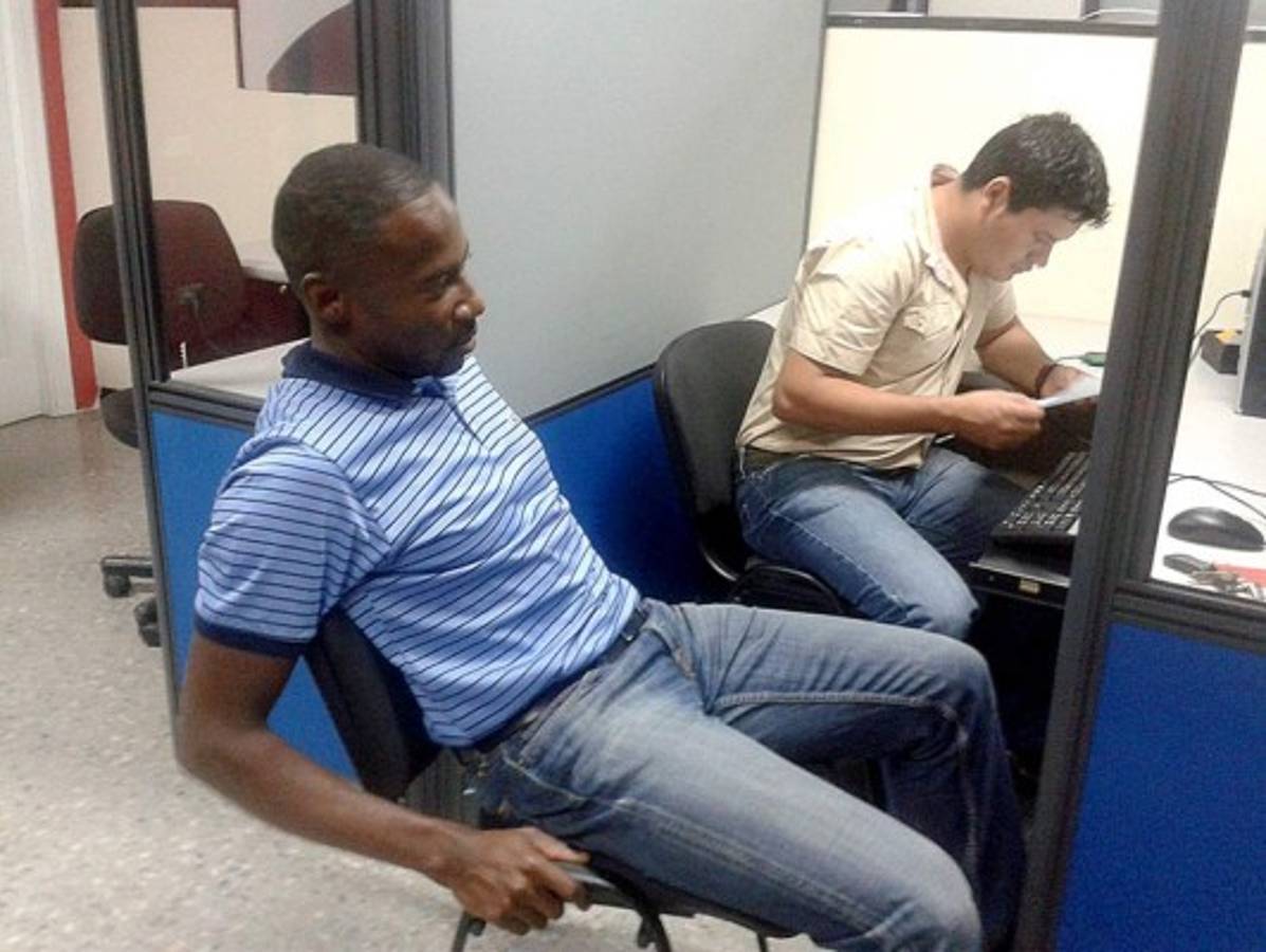 Exfubolista Límber Pérez denuncia discriminación en alcaldía capitalina