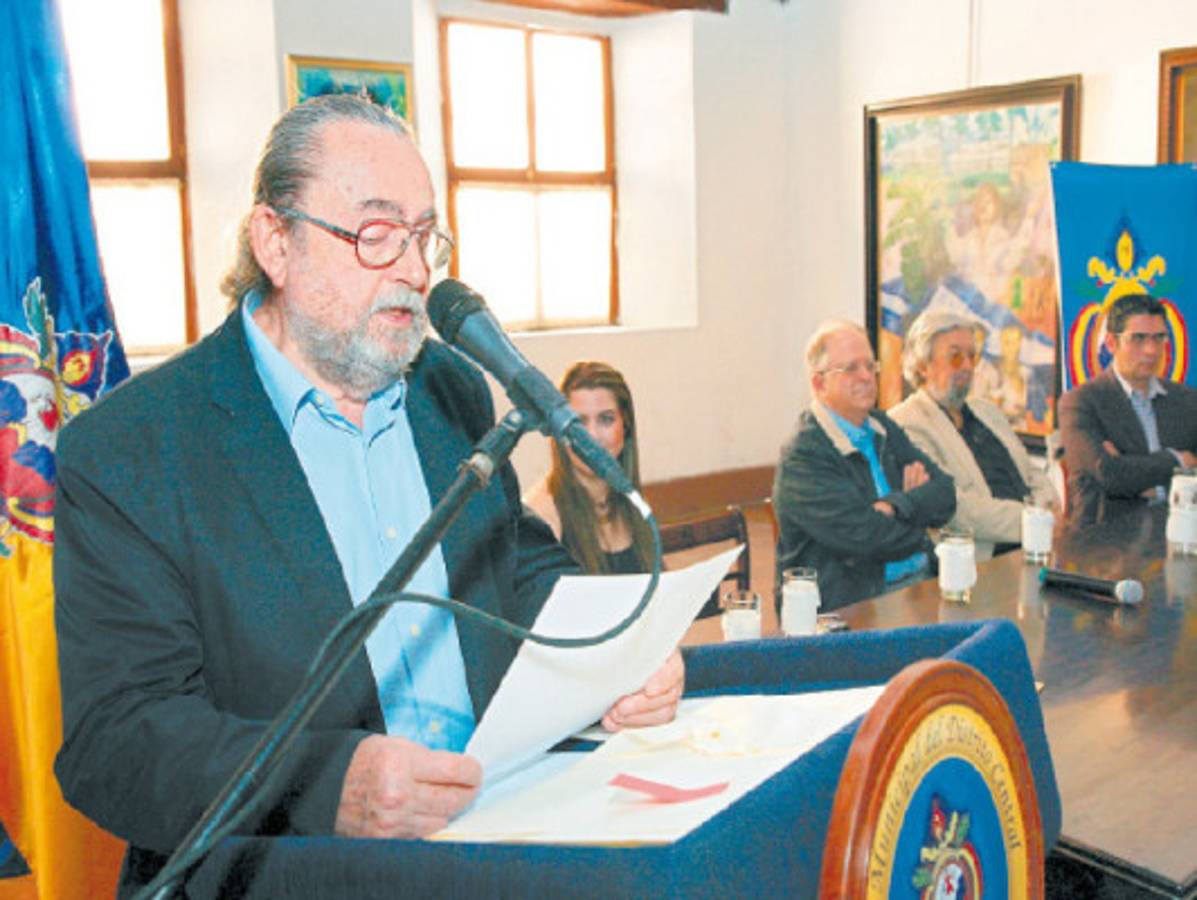 Miguel Ildelfonso, ganador de los Juegos Florales