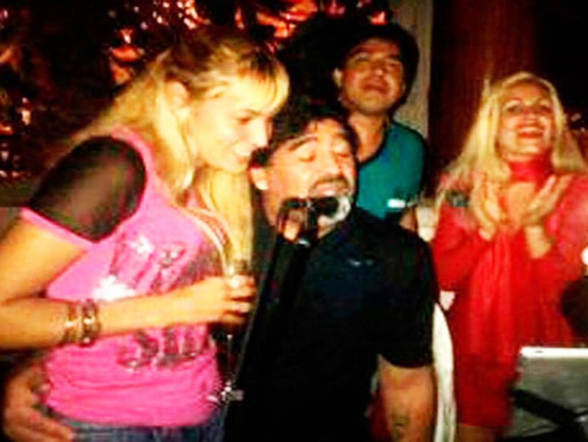 FOTOS: La novia de Maradona, una futbolista de 22 años