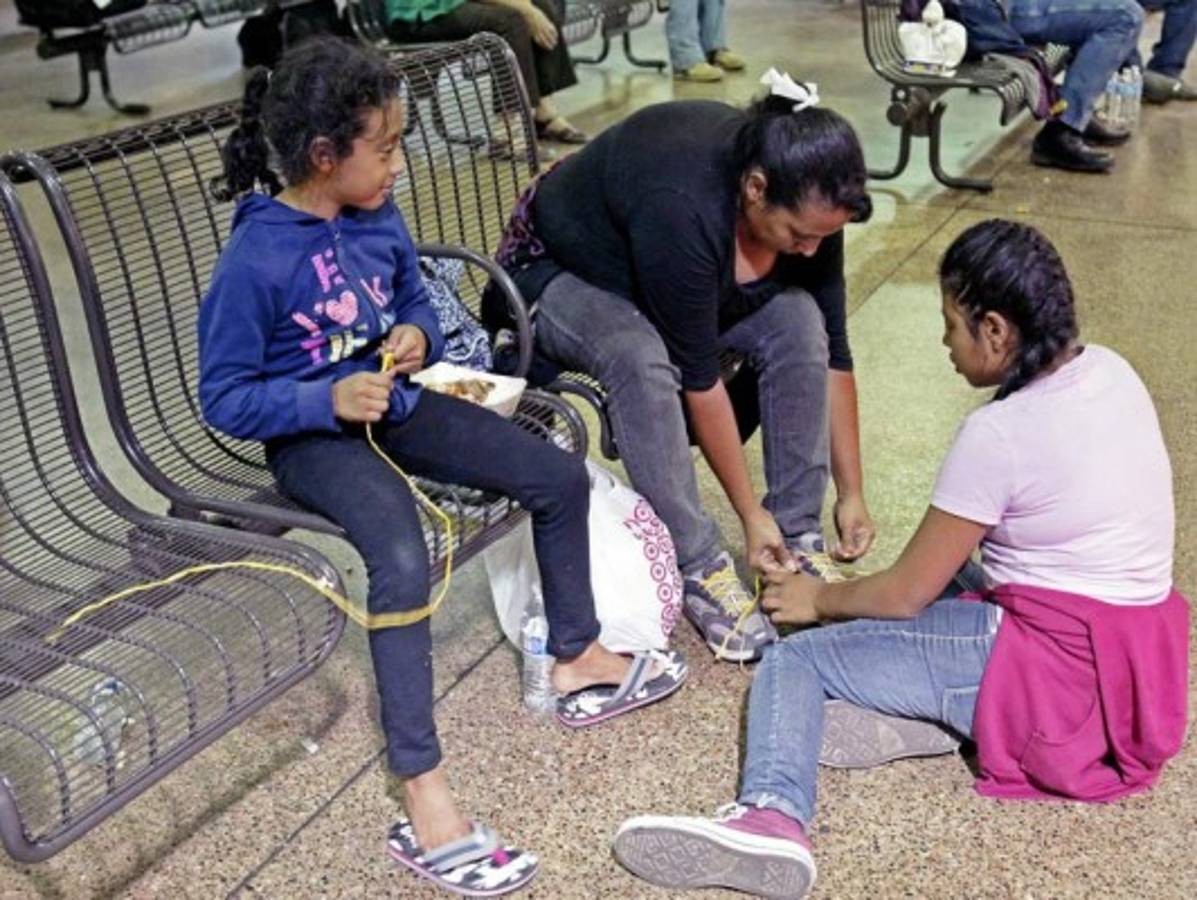 Hondureñas llevan sus hijos a EE UU con la esperanza de recibir asilo