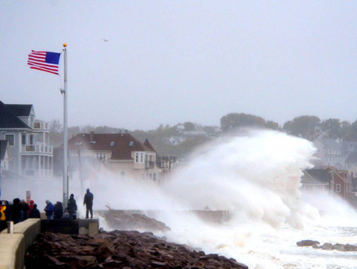 Unos 200 mil hondureños en alerta por trayectoria de huracán Sandy