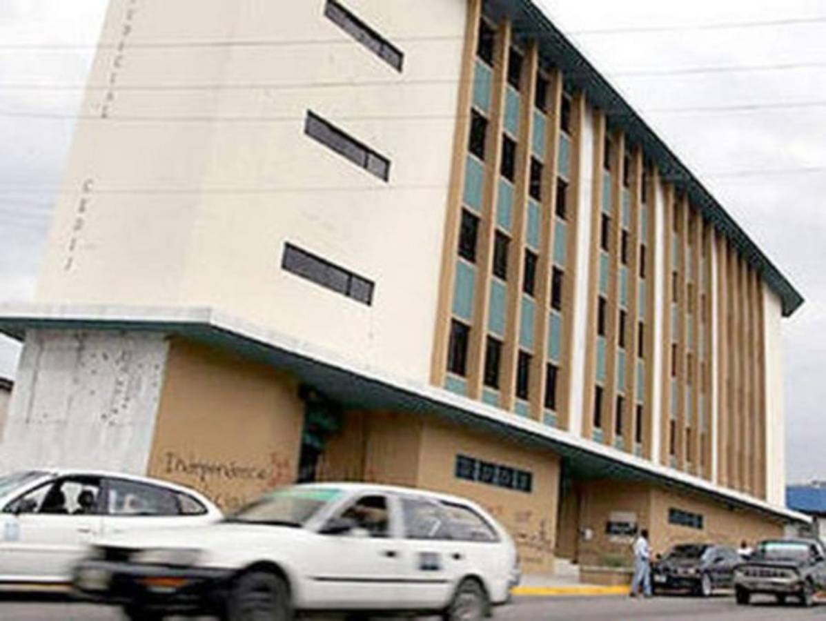 Denuncian a tres magistradas en SPS