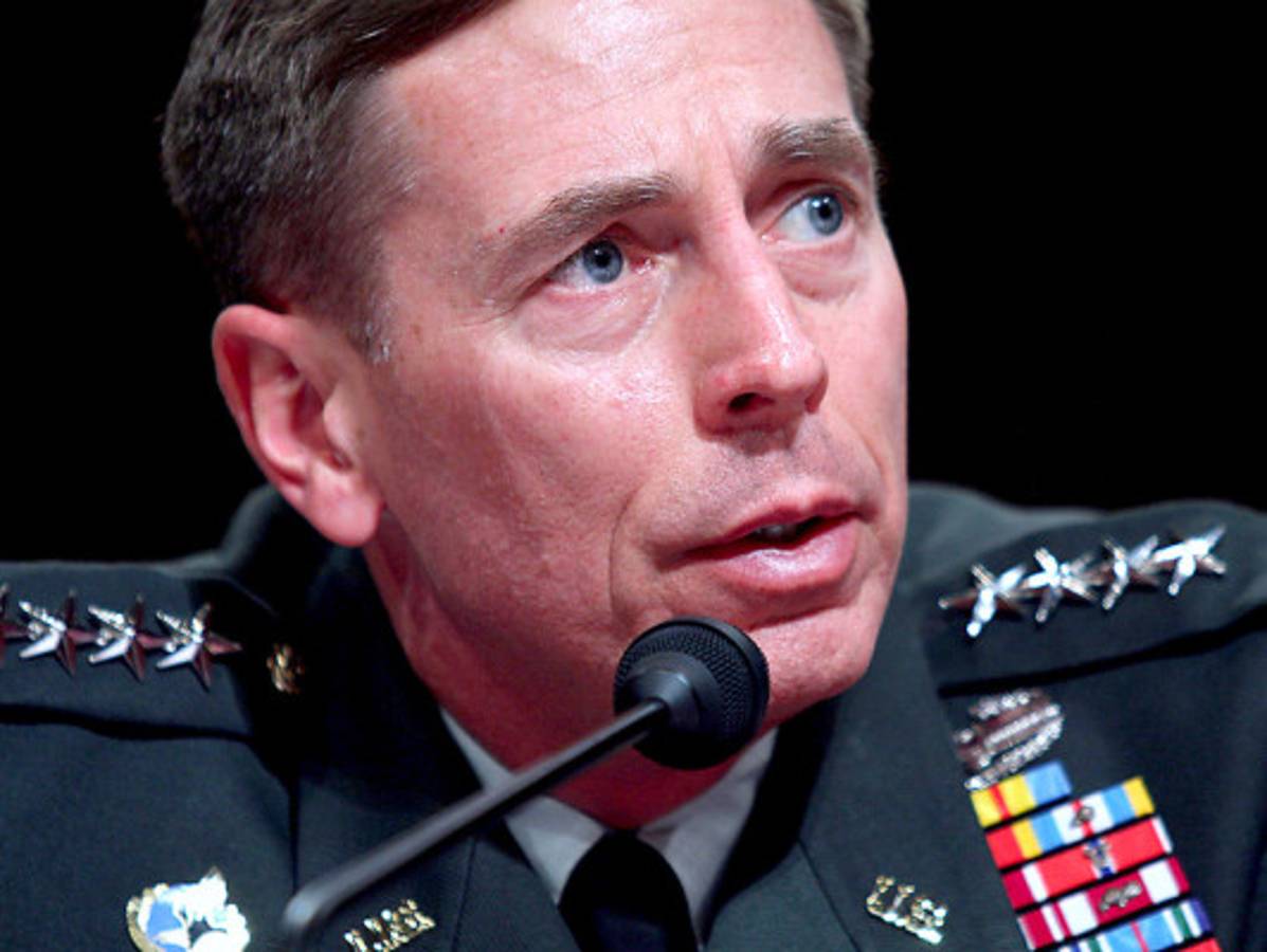 EEUU: jefe de la CIA renuncia por mantener relación extraconyugal