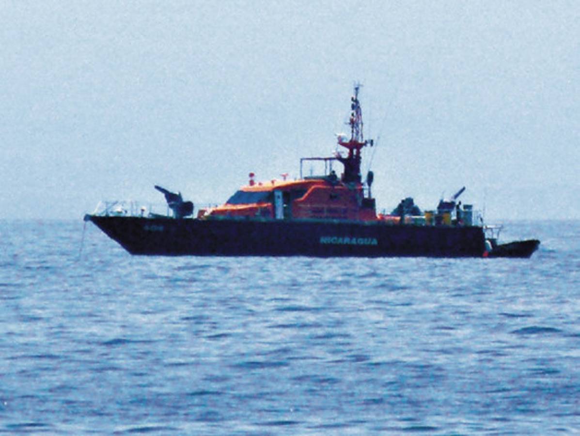 'No tengo que levantar los F-5 para que me abran paso”, advierte Lobo