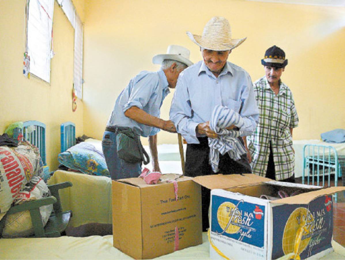 Detienen remate de asilo Salvador Aguirre