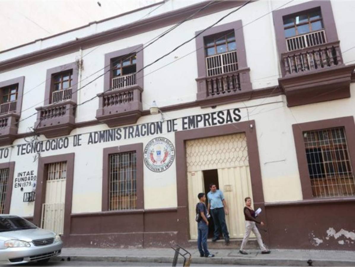 Honduras: Suspenden a directora del INTAE
