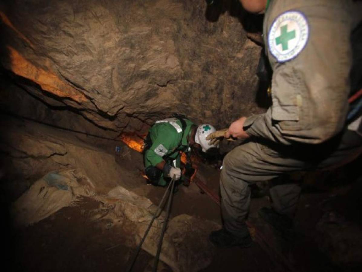 Mineros hondureños rescatados relatan pesadilla en interior del túnel