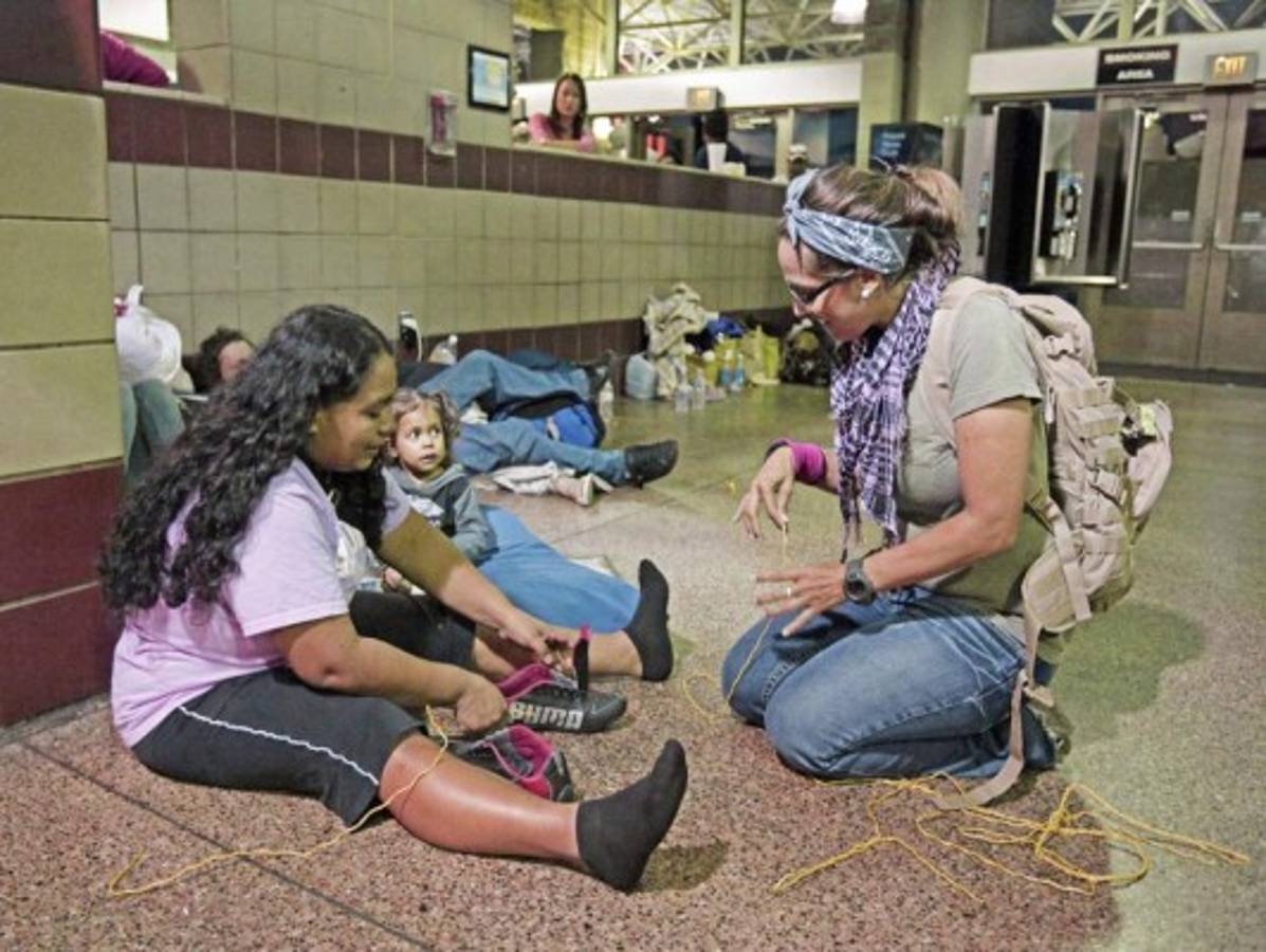 Hondureñas llevan sus hijos a EE UU con la esperanza de recibir asilo