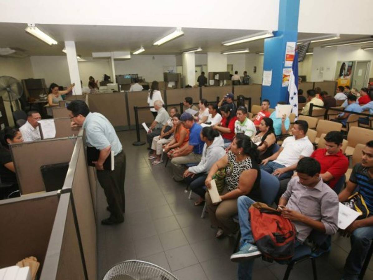 Unos 200 empleados atienden centros de atención de la DEI